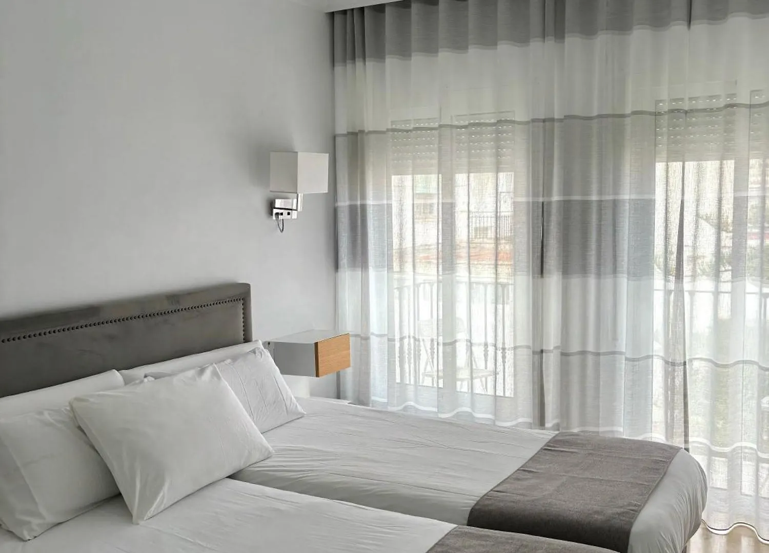 Abril Nerja Hotel 2*,