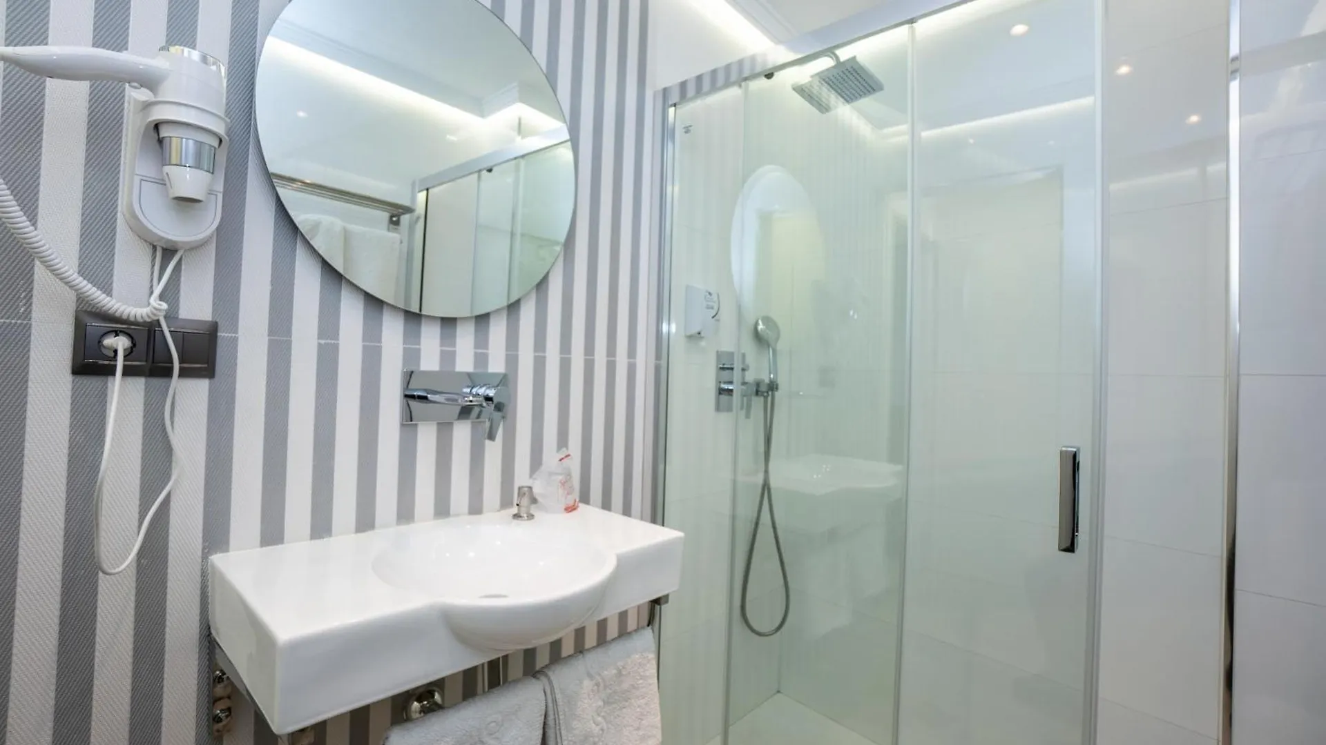 Guest house Abril Nerja Hotel