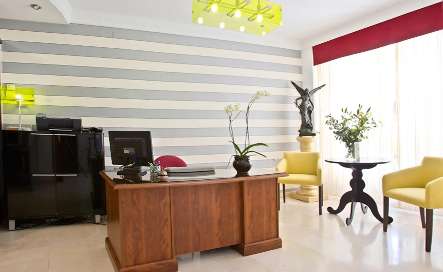 Abril Nerja Hotel 2*,